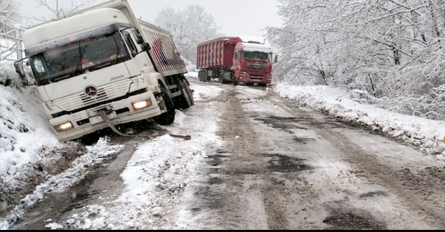 İlkadım Belediyesi Karla Kapanan Yolları Ulaşıma Açıyor