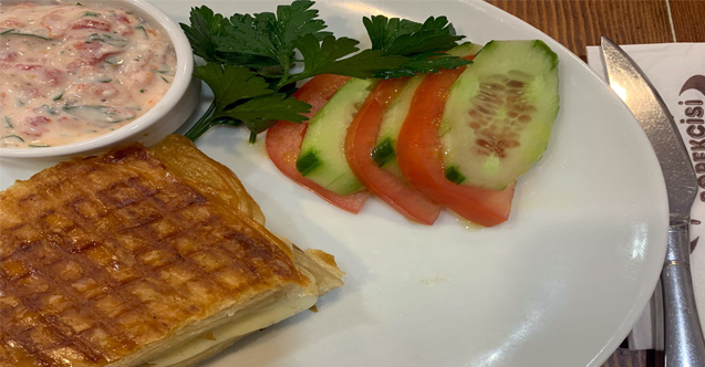 Çengelköy börekçisinden pratik lezzet