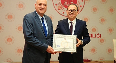 İlyas Topsakal, Mazbatasını Aldı