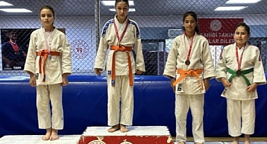 Belediyespor minikleri yine kürsüde