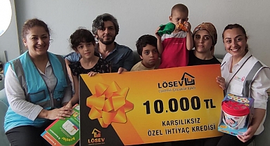 LÖSEV’İN BAYRAM ÇEKLERİ