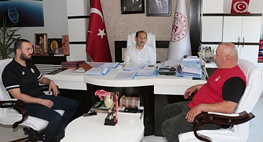 Başarılı güreşçiler İl Müdürümüz Feyzullah Dereci’ye ziyaret