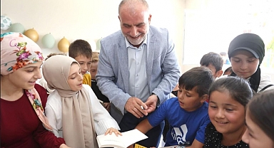 Başkan Sandıkçı'dan Miniklere Hediye
