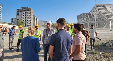 Malatya'da Ağır Hasarlı Binalar Dinamitle Yıkılıyor