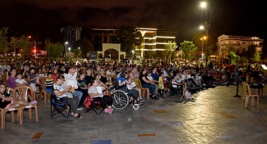 Sinema Keyfi: ‘Sandalyeni Al Gel’ sinema gecesi etkinliği