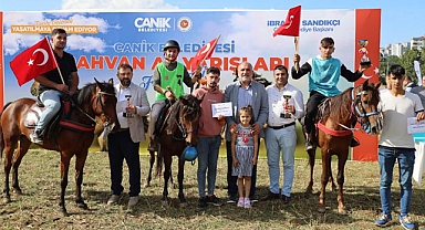 Canik'te Rahvan At Yarışları Festivali Büyük İlgi Gördü
