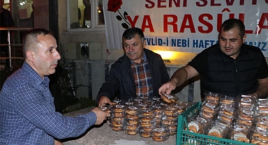 Havza Belediyesi vatandaşlara kandil simidi dağıttı