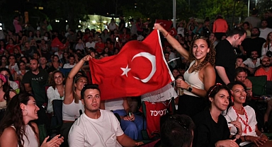 ŞAMPİYONLUĞU KALAMIŞ'TA 20 BİN VOLEYBOL SEVER KUTLADI