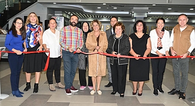 Manisa'da Yüzyıldan Yüzler ve Renkler Sergisi Açıldı
