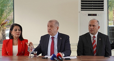 Özdağ, İskenderun’da basın toplantısı düzenledi