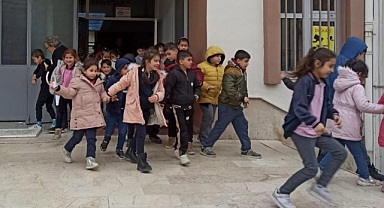 Bafra Kızılırmak İlkokulu'nda Anlamlı Deprem Tahliye Tatbikatı