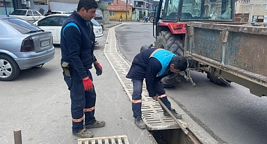 Salihli’de İki Mahallenin Yağmursuyu Izgaraları Temizlendi