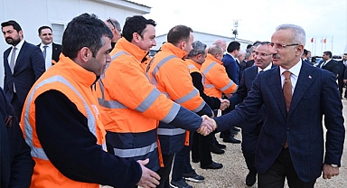 Ulaştırma ve Altyapı Bakanı Uraloğlu, Türkiye'nin Ticaret Koridoru Vizyonunu Açıkladı