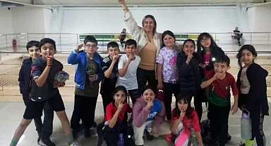 Atakent Şehit Ahmet Özsoy İlkokulu'ndan Yüzme Başarısı