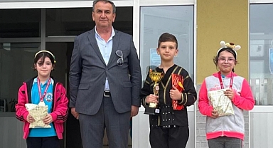 Atakum Seyfi Demirsoy İlkokulu Sporda Derece Alan Öğrencilerini Ödüllendirildi