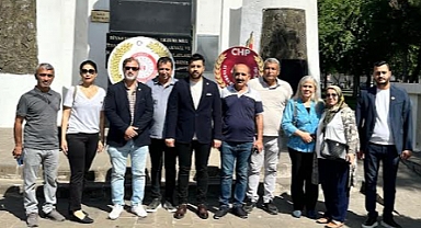 CHP Diyarbakır İl Başkanlığı Atatürk Anıtı'na Çelenk Bıraktı