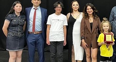 Manisa'da Matematik Şampiyonları Ödüllerini Aldı