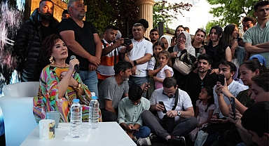 Şanlıurfalıların Hülya Koçyiğit Sevgisini Yağmur Durduramadı