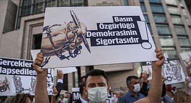 Türkiye'de, medya üzerindeki baskılar devam ediyor