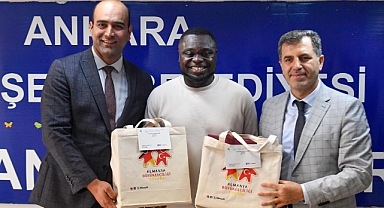 Ünlü Futbolcu Gerald Asamoah “Ankara Sokaklarında Çalışan Çocuklar Merkezi”ni Ziyaret Etti