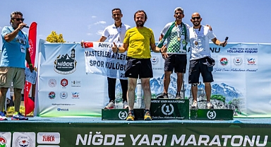 Ahmet Bayram Niğde Uluslararası Yarı Maratonu’nda Altın Madalya Kazandı