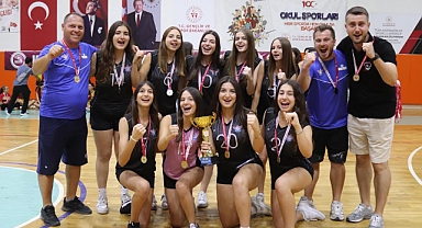 Ege Atletik Voleybolda İzmir Şampiyonu