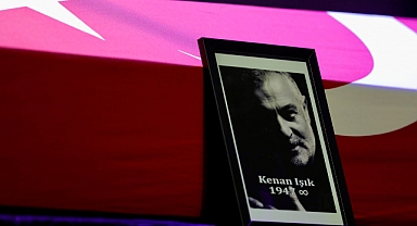 Kenan Işık İçin Taksim AKM’de Anma Töreni Düzenlendi