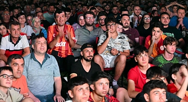 Salihli’de Milli Maç Heyecanı Dev Ekranda Yaşandı