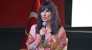 Ayşegül Aldinç’ten Instagram Eleştirisi: 'Asansöre Binerken Bile Poz Veriyorlar!'