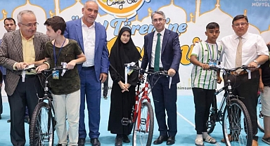 Canik’te Camiye Koşan 3000’i Aşkın Çocuk Hediyelerine Kavuştu