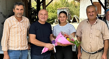 Erhan Usta, Dünya Şampiyonu Şaziye Demir’i Ziyaret Etti