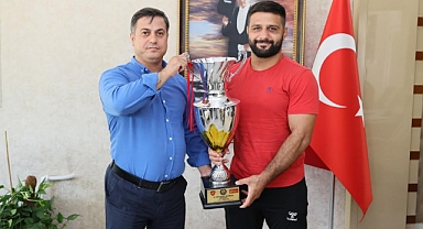 Manisa İl Müdürü Öztürk, Başarılı Güreşçileri Tebrik Etti