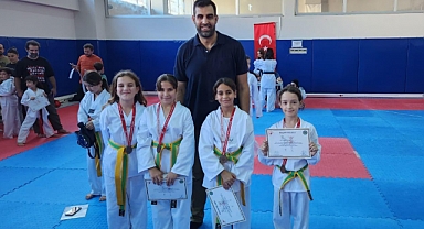 Taekwondo Dönem Kuşak Sınavı: Genç Sporculara Madalya Takdimi