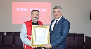 Türk Kızılay'dan Samsun İl Milli Eğitim Müdürlüğü'ne Altın Madalya
