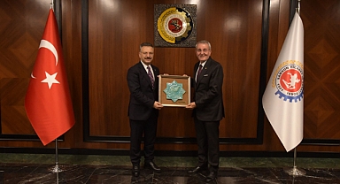 Vali Aksoy, fikir babası olduğu Lojistik Merkez de incelemelerde bulundu