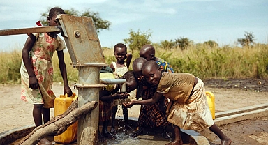 Afrika'da Su Kuyusu Açan Dernek