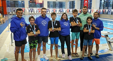 Aliağa'nın Genç Yüzücüleri Türkiye Finallerine Damga Vurmaya Hazırlanıyor