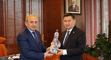 Kazakistan Heyetinden Manisa TSO'ya Ziyaret