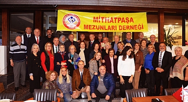 Mithatpaşa Mezunları Derneği’nden Öğretmenlerine Anlamlı Vefa