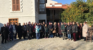 56 Kişilik Kadın Kafilesi Salihli’yi Adım Adım Gezdi