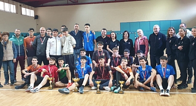 Manisa’da Genç Kız ve Erkek Badminton İl Birinciliği Tamamlandı