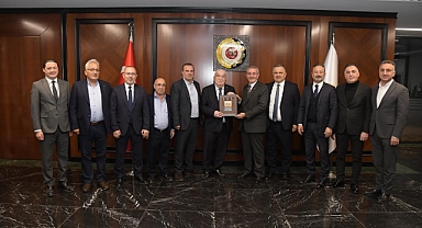 Murzioğlu’ndan Personeline Teşekkür Plaketi