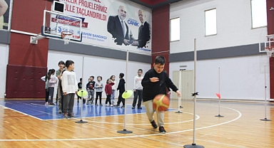 Çocuklar Parkurun Tozunu Dumana Kattı!