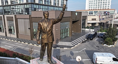 Manisa'da Atatürk Heykeli Kalıcı Yerine Kavuştu