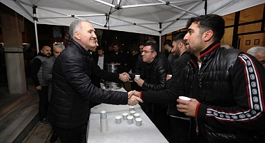 Miraç Kandili’nde İnegöl Belediyesi’nden Süt İkramı