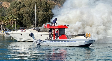 Büyükşehir Acil Müdahale Teknesinden Yat Yangınına Müdahale