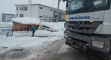 Canik Belediyesi'nden Okullara Buzlanmaya Karşı Önlem
