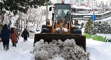 İlkadım'da Karla Mücadele Çalışmaları Hız Kesmeden Sürüyor