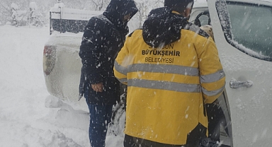 Kar Engeline Takılan Diyaliz Hastasını Büyükşehir Ulaştırdı