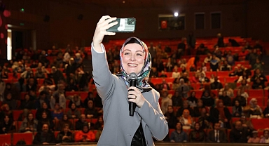Psikolog-Yazar Hatice Kübra Tongar Samsunlularla Buluştu
